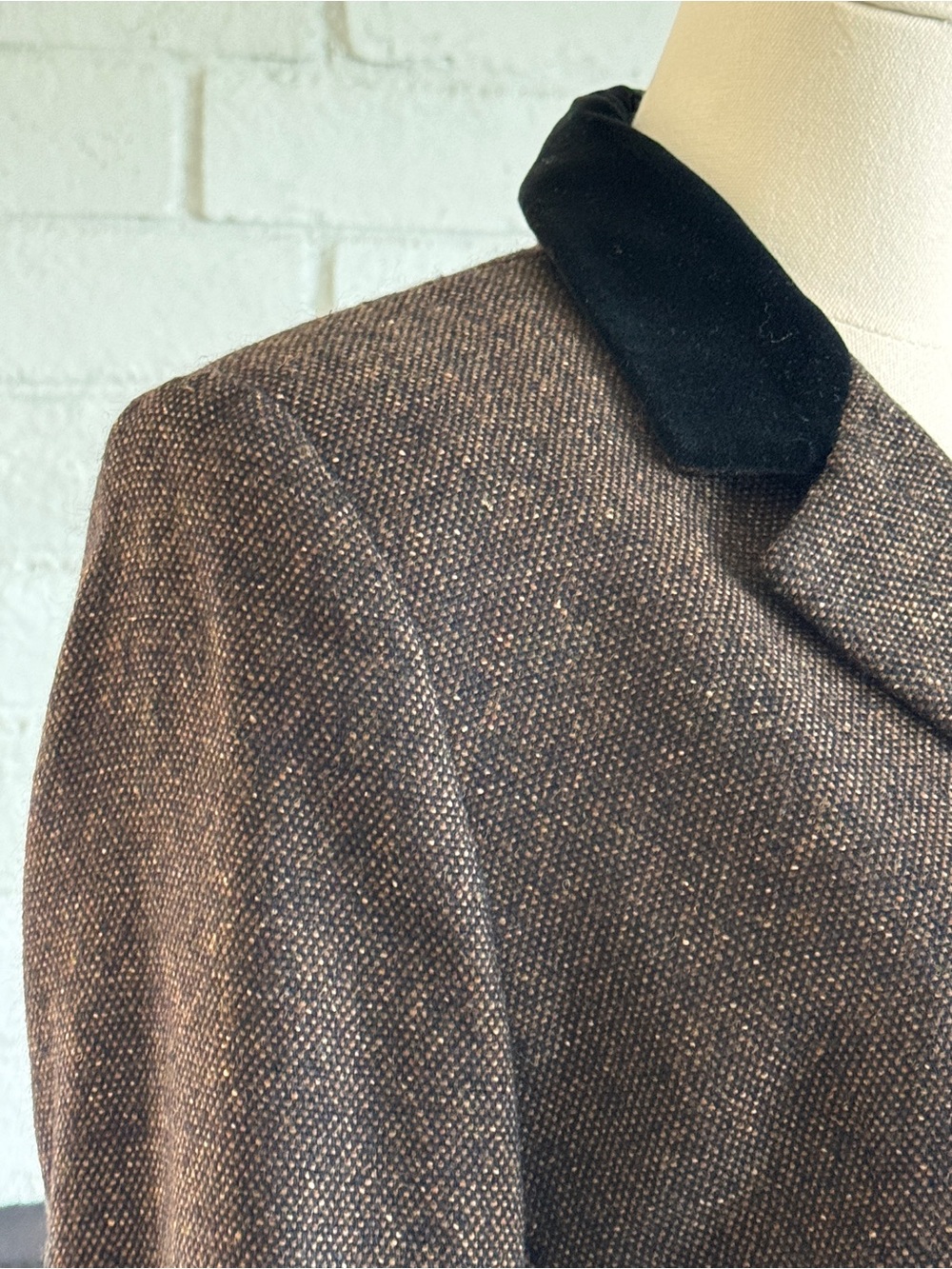 Jones New York Brown Blazer with Black Velvet Collar - Picture 5 of 9